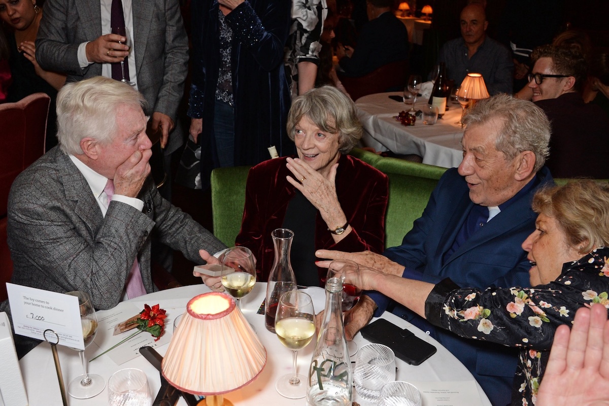 Close-up magic performance